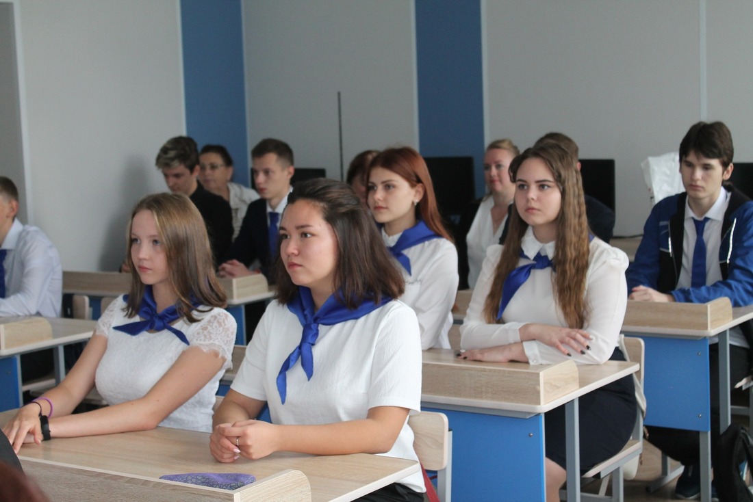 Ученики "Газпром-класса" Устье-Угольской школы в поселке Шексна