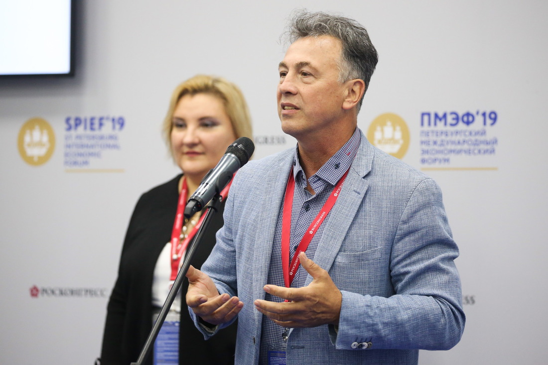 Вениамин Каганов, председатель Оргкомитета конкурса и Ольга Голышенкова, президент ассоциации «МАКО»