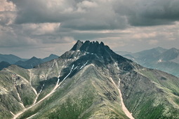 Национальный природный парк «Югыд ва». Манара́га (1662 м) — вершина на Приполярном Урале. По этой вершине гора получила своё имя, которое значит «Медвежья лапа»