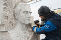 21 декабря в Ухте открыли памятник Герою России, офицеру Александру Алексееву, погибшему в Чечне при исполнении воинского долга