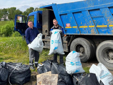 Коллектив Управления материально-технического снабжения и комплектации собрал около 50 мешков мусора
