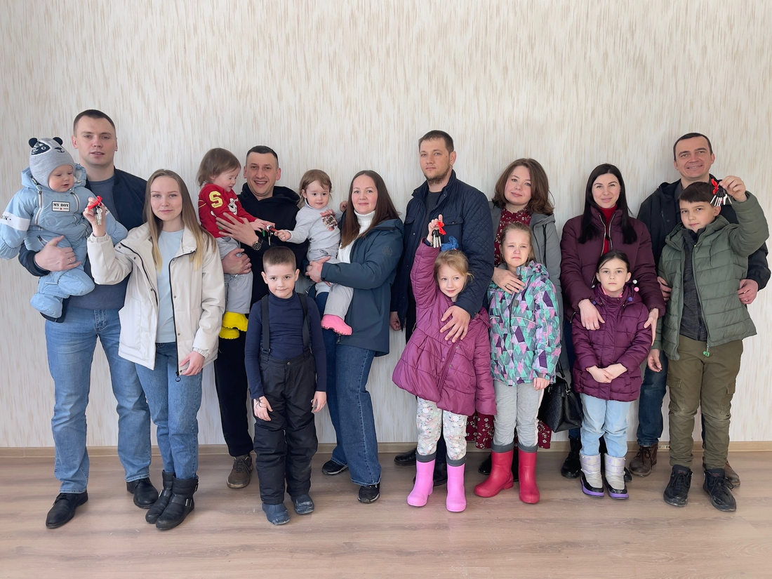 24 семьи заселились в новый ведомственный дом