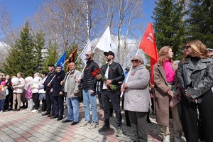 Торжественное открытие военно-мемориального объекта в сквере у памятного знака «Содружество фронта и тыла». 8 мая 2025 года, г. Микунь (Республика Коми).