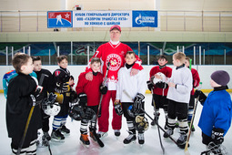 ООО «Газпром трансгаз Ухта» организовало мастер-класс для юных хоккеистов с легендой спорта Евгением Давыдовым