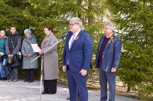 Торжественное открытие военно-мемориального объекта в сквере у памятного знака «Содружество фронта и тыла». Начальник Микуньского ЛПУМГ Михаил Николаевич Коняев. 8 мая 2025 года, г. Микунь (Республика Коми).