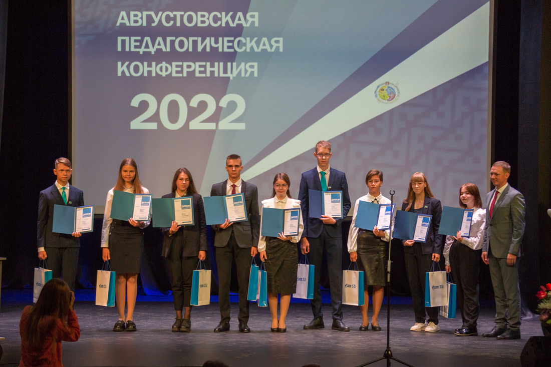 Ухтинские школьники и лицеисты, награжденные именными премиями ООО «Газпром трансгаз Ухта»