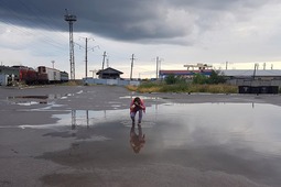 Прощай, Арктика! Последний день экспедиции. Девятый полевой день (из «Журнала экспедиции» от 10.08.2016).
ООО «Газпром трансгаз Ухта» — генеральный партнёр пленэра «Клюква. Берега»