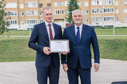 Награждение Александра Савельева — начальника Управления технологического транспорта и специальной техники