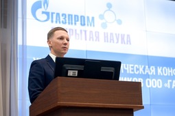 XII научно-практическая конференция молодых работников ООО «Газпром трансгаз Ухта». Заместитель генерального директора по управлению персоналом ООО «Газпром трансгаз Ухта» Евгений Владимирович Гусев на церемонии открытия. 10 декабря 2024 года, г. Ухта (Республика Коми).