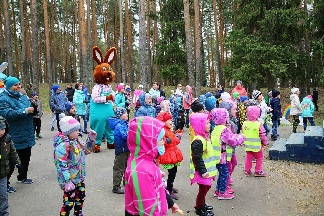 Театрализованные поздравления от представителей совета молодых специалистов