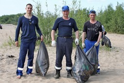 «Отдыхающие на пляже оставили самосвал мусора» — гласит статья в газете «Вперед» Усть-Вымского района, посвященная экологическому десанту Микуньского ЛПУМГ ООО «Газпром трансгаз Ухта». 5 июля 2013 года бригада из 20 человек, в основном состоящая из молодых работников предприятия отправились в д.Тыдор Усть-Вымского района на берег реки Вычегды для проведения ежегодной экологической акции «Речная лента». В ходе этой акции работники Микуньского ЛПУМГ очистили место массового отдыха жителей района.