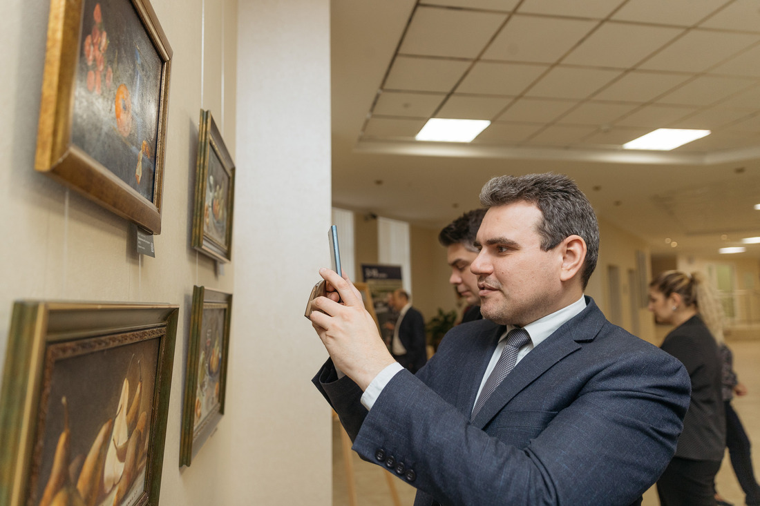 Картины вызвали интерес посетителей выставки