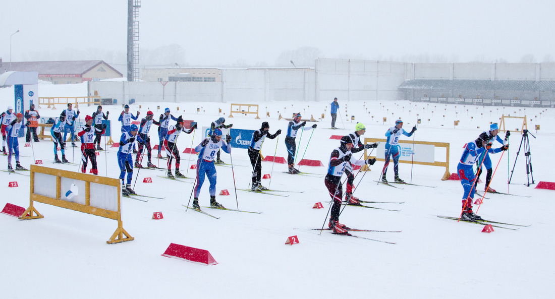 В среду состоялась лыжная эстафета среди взрослых и детских команд. Состязания прошли в спортивно-оздоровительном комплексе «Биатлон». В 10 часов, в гонке на три километра, стартовали мужчины, в 11-30 бежали женщины, на дистанции в два километра. В итоге у команды «Газпром трансгаз Ухта» у женщин четвертое общекомандное место, у мужчин шестое. А вот юные спортсмены не подвели, по итогам гонки заняли второе место.