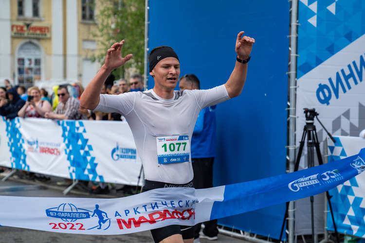 Победитель среди мужчин на дистанции 3 км, сотрудник Печорского ЛПУМГ Максим Гардер