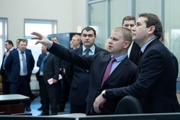 Александр Гайворонский, генеральный директор ООО «Газпром трансгаз Ухта» (справа) и Иван Каплин, начальник производственно-диспетчерской службы (слева)