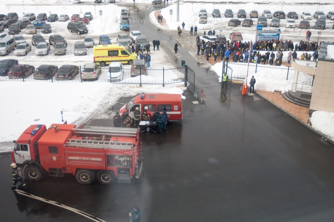 Для тушения условного пожара были привлечены силы и средства Ухтинского пожарно-спасательного гарнизона: 31 человек и 9 единиц пожарной техники