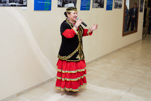 Председатель НКА башкир «Дуслык» Зухра Рафаэловна Галимова исполнила песню «Друзья» на башкирском языке