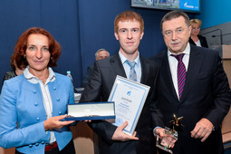 Награждение Антона Белобородова — бронзового призёра конкурса: Лучший молодой рационализатор ПАО «Газпром»