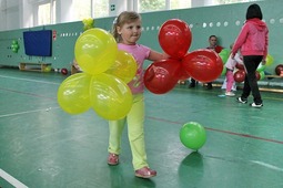 В Переславле 21 июня 2013 г. в физкультурно-оздоровительном комплексе собрались самые активные работники Переславского ЛПУМГ ООО «Газпром трансгаз Ухта» и их семьи, чтобы принять участие в спортивном празднике «Папа, мама, я — спортивная семья»