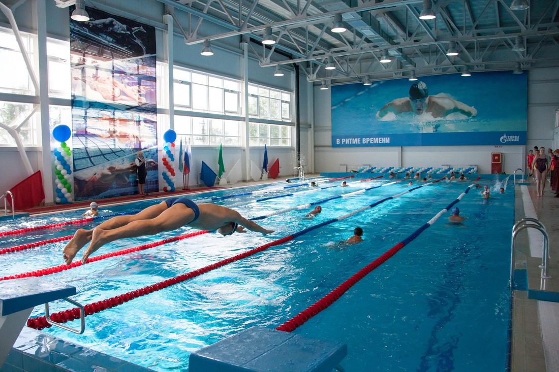 Показательные заплывы спортсменов республики на церемонии открытия бассейна «Северная волна»
