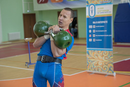 Андрей Моряков(Микуньское ЛПУМГ),соревнование по гиревому спорту в весовой категории до 70 кг.