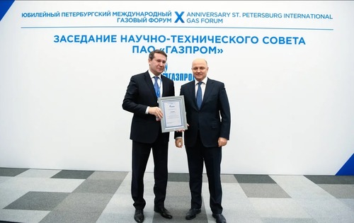 Генеральный директор ООО «Газпром трансгаз Ухта» Александр Викторович Гайворонский и заместитель Председателя Правления — начальник Департамента ПАО «Газпром» Олег Евгеньевич Аксютин