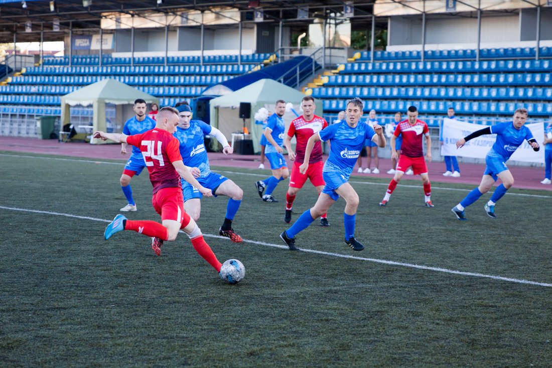Сборная команда по футболу в матче с командой «Газпром Инвест»