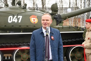 Торжественное открытие военно-мемориального объекта в патриотическом сквере на берегу реки Печора. Начальник Печорского ЛПУМГ Игорь Анатольевич Екимов. 7 мая 2025 года, г. Печора (Республика Коми).