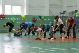 В Переславле 21 июня 2013 г. в физкультурно-оздоровительном комплексе собрались самые активные работники Переславского ЛПУМГ ООО «Газпром трансгаз Ухта» и их семьи, чтобы принять участие в спортивном празднике «Папа, мама, я — спортивная семья»