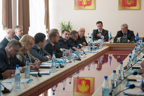 Александр Гайворонский принял участие в работе круглого стола по вопросам развития экономики региона