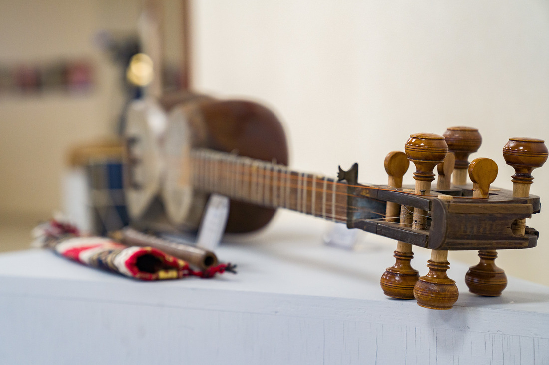 Тар — национальный армянский музыкальный инструмент