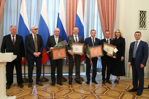 Андрей Гребенкин (третий справа), начальник Шекснинского ЛПУМГ
