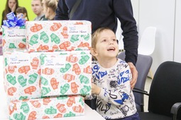 Подарки вручили детям из Донецкой и Луганской Народных Республик. 7-29 декабря 2023 год, г. Ухта (Республика Коми).
