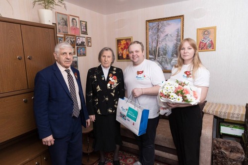 Поздравление ветеранов в рамках корпоративной волонтёрской акции «Добро до двери»