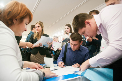В отдел кадров и трудовых отношений ООО «Газпром трансгаз Ухта» было подано более 200 резюме претендентов на трудоустройство