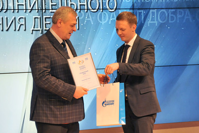 Евгений Гусев, заместитель генерального директора по управлению персоналом ООО «Газпром трансгаз Ухта» (справа) и Юрий Харюшин, начальник Управления связи (слева)