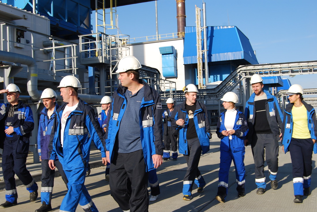 Молодые работники на компрессорной станции «Байдарацкая» ООО «Газпром трансгаз Ухта»
