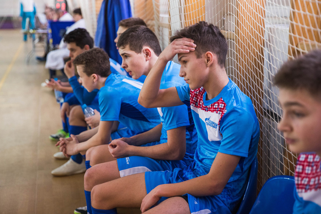 Юные футболисты испытывают не детские переживания, когда болеют за своих